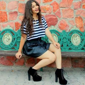 Meet your Posher, Violet